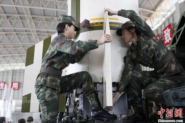 中国东风15导弹十枚震撼齐射!威慑台湾某些人