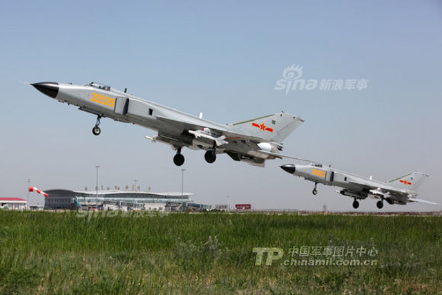 天山之翼!挂载pl12中距弹的最强二代机歼8df