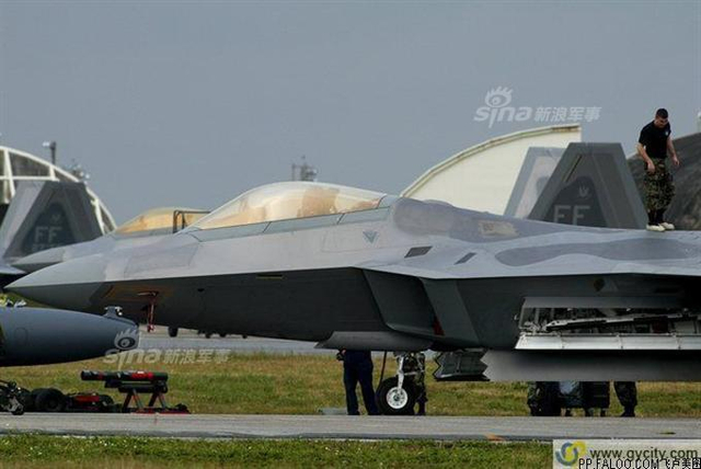 F35难抗衡歼20！美军紧急部署F22战机到冲绳