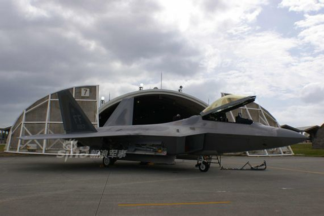 F35难抗衡歼20！美军紧急部署F22战机到冲绳