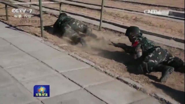 万岁军的铿锵玫瑰:曝38集团军女子特种兵训练