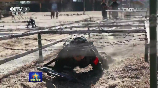 万岁军的铿锵玫瑰:曝38集团军女子特种兵训练