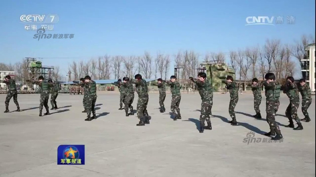 万岁军的铿锵玫瑰:曝38集团军女子特种兵训练