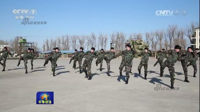 万岁军的铿锵玫瑰:曝38集团军女子特种兵训练