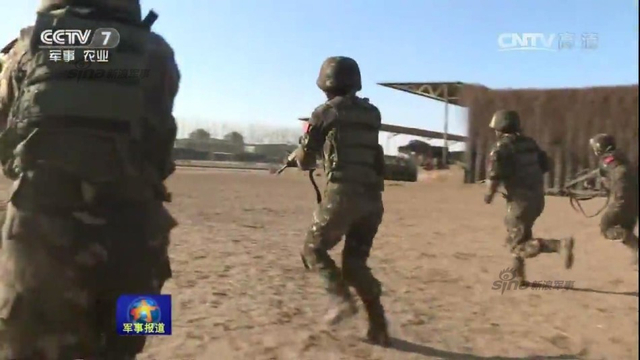 万岁军的铿锵玫瑰:曝38集团军女子特种兵训练