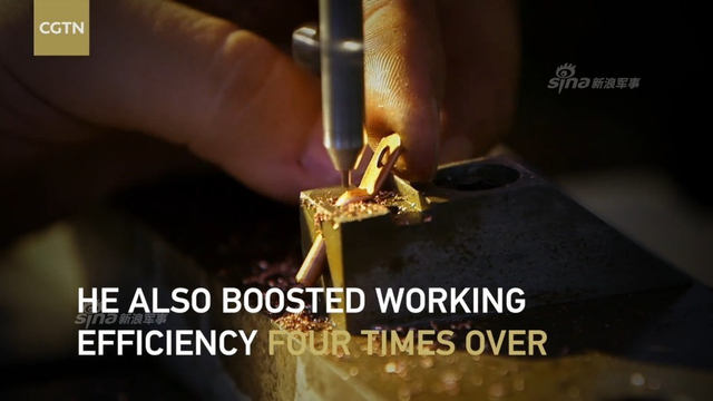 飞鲨怎炼成？中国歼15生产车间和加工细节曝光