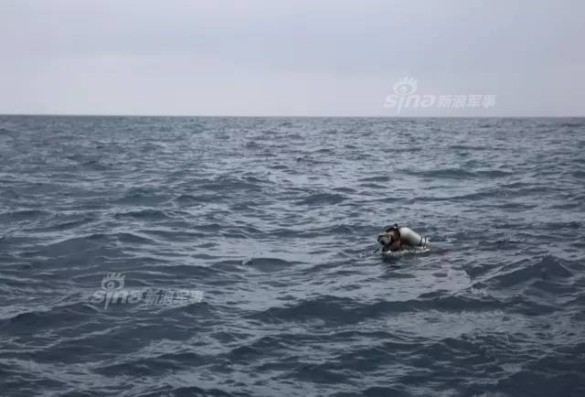 美军还想夺岛？解放军海航歼11BH南海对抗演练