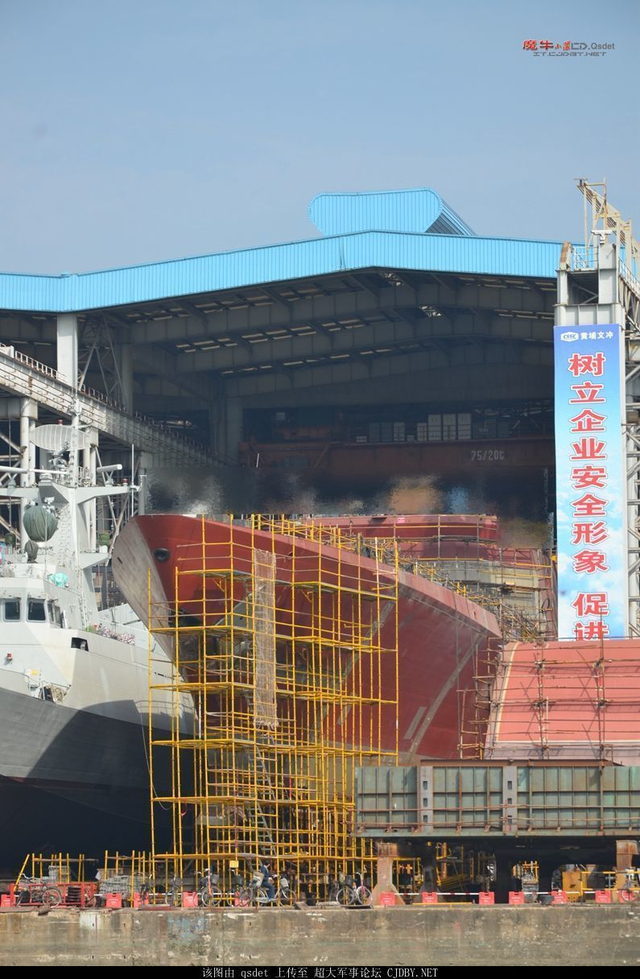 一年造一个舰队!中国国产航母和战舰停满船厂