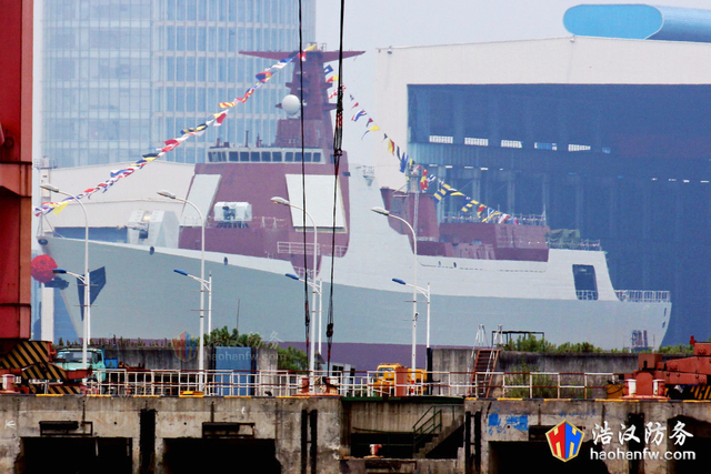 一年造一个舰队!中国国产航母和战舰停满船厂