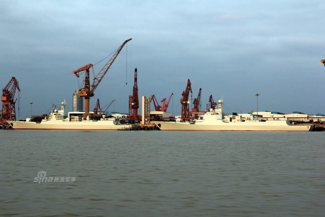 一年造一个舰队!中国国产航母和战舰停满船厂