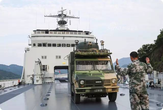 目标直指钓鱼岛！解放军新登陆舰现身夺岛演练