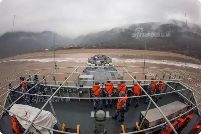 目标直指钓鱼岛！解放军新登陆舰现身夺岛演练