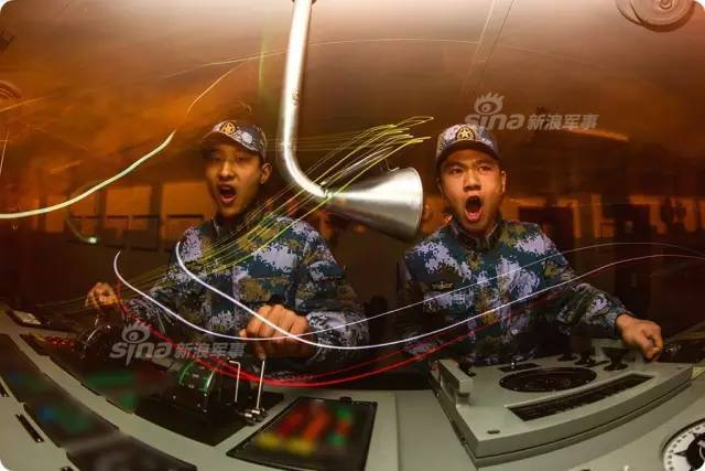 目标直指钓鱼岛！解放军新登陆舰现身夺岛演练