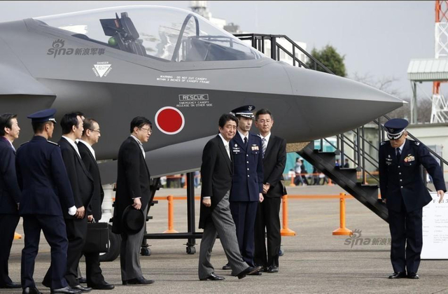 急于对抗中国歼20 日本本土组装首架F35下线