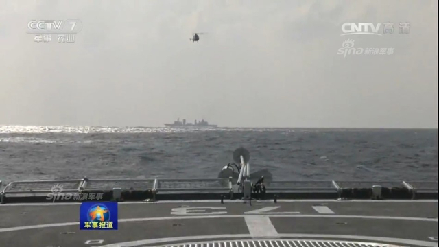枕戈以待美航母!中国052D驱逐舰编队南海演习