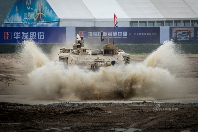 土豪赶紧买！中国在防展秀VT4坦克和FC31战机
