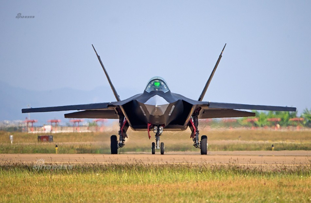 土豪赶紧买！中国在防展秀VT4坦克和FC31战机