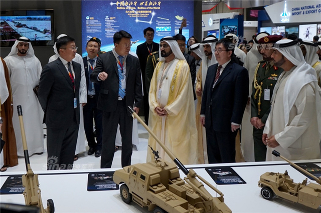 要买武直10？中东土豪防展上参观多型中国武器
