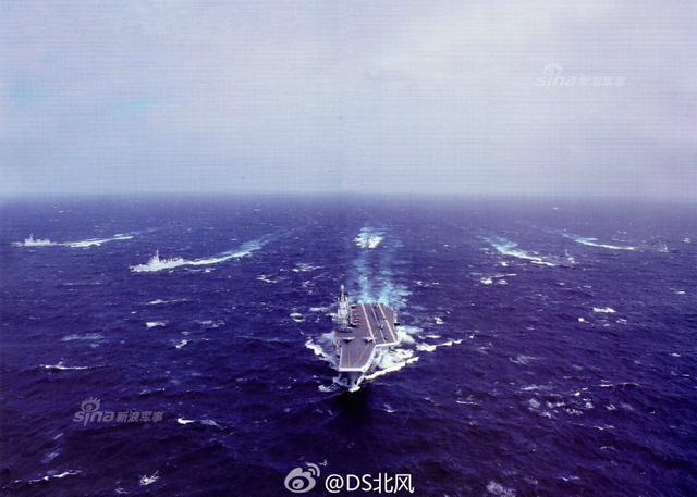 何时能见中国双航母编队？辽宁舰驰骋大洋帅气