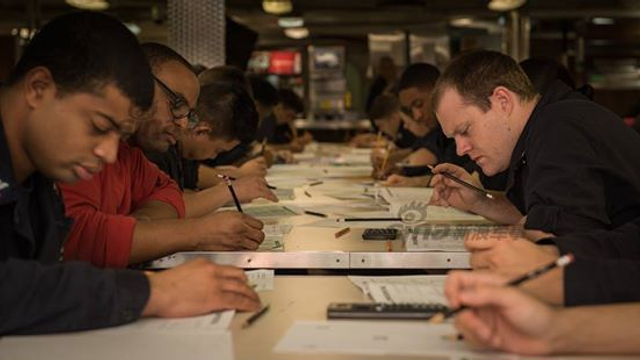 菲总统一口拒绝登上美国航母