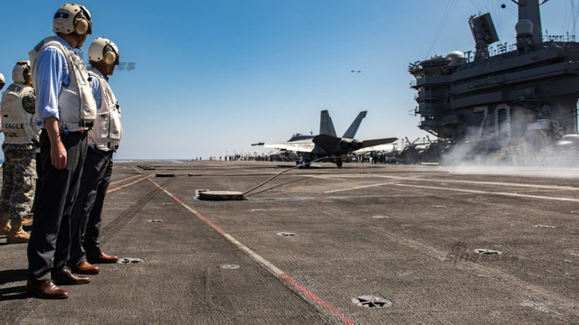 美国航母卡尔文森还在南海晃悠 菲总统拒绝登上