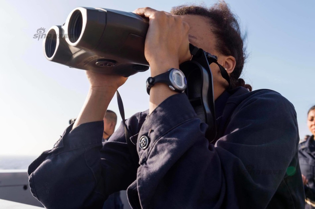 航母刚走!美军船坞登陆舰又抵达南海打枪弄炮