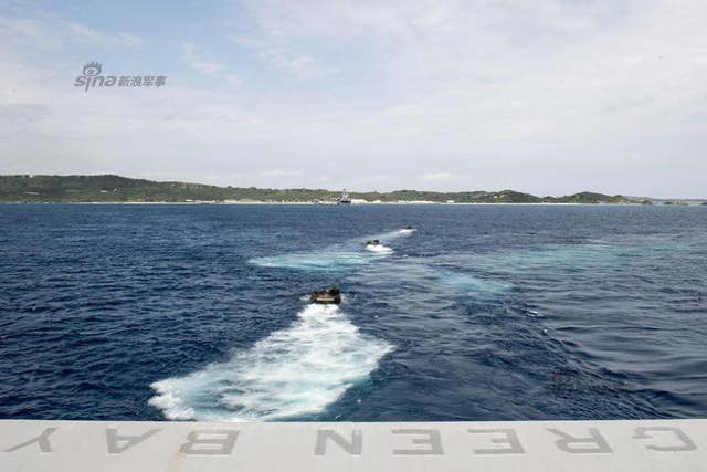 航母刚走!美军船坞登陆舰又抵达南海打枪弄炮
