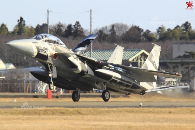 和中国空军约会得打扮！日本F15战机涂装抢眼