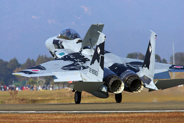 和中国空军约会得打扮！日本F15战机涂装抢眼