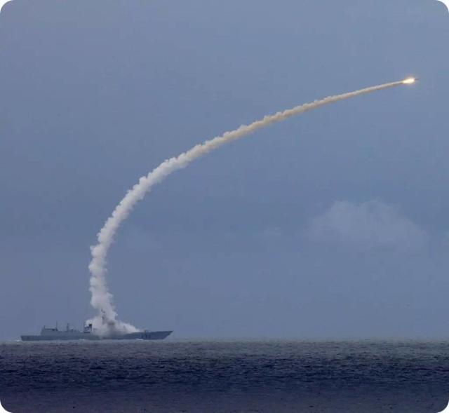 新四大金刚领衔：中国南海舰队主力舰齐亮相 