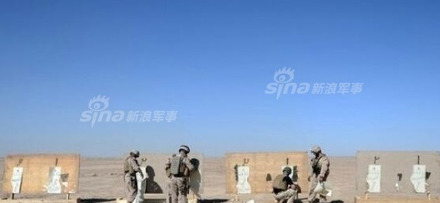 基情满满！美军亲自手把手教阿富汗士兵打机枪