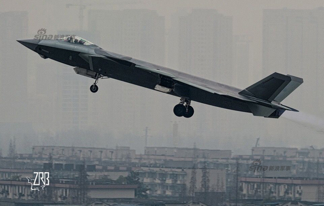 机身设备全解析 网友标注歼20各类外露设备