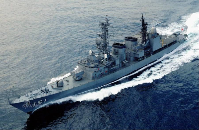 小鬼子又偷拍!中国海军舰艇自由穿行宫古海峡