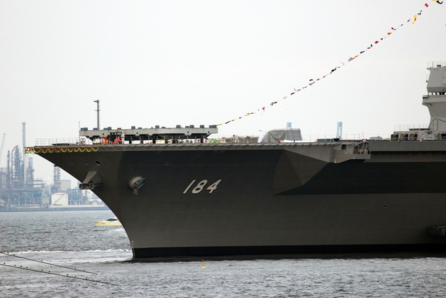 妄图压制中国潜艇:日本服役最大型准航母加贺