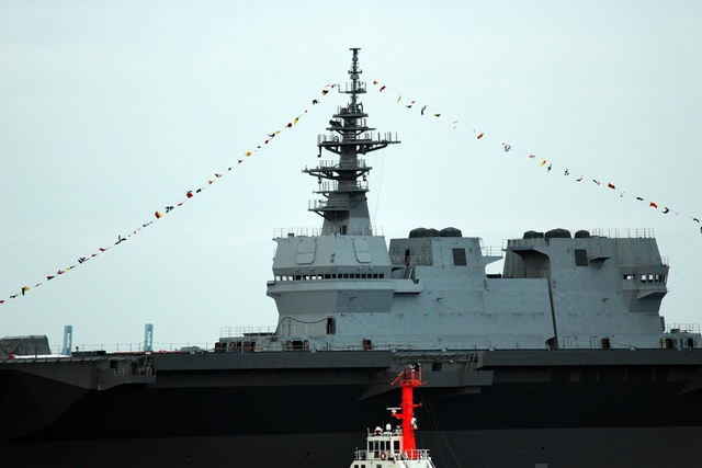 妄图压制中国潜艇:日本服役最大型准航母加贺