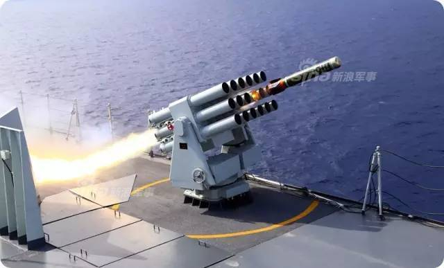 大场面!中国071登陆舰和野马气垫船夺岛演习