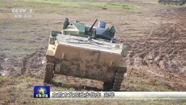 ZBD03战车集结！解放军空降部队展现突击能力