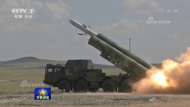 突破第一岛链的尖刀!中国东风10导弹发射细节