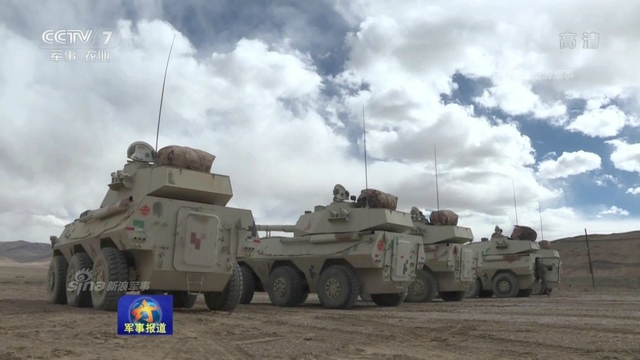 老炮新用!新疆军区PTL02式突击炮换沙漠涂装