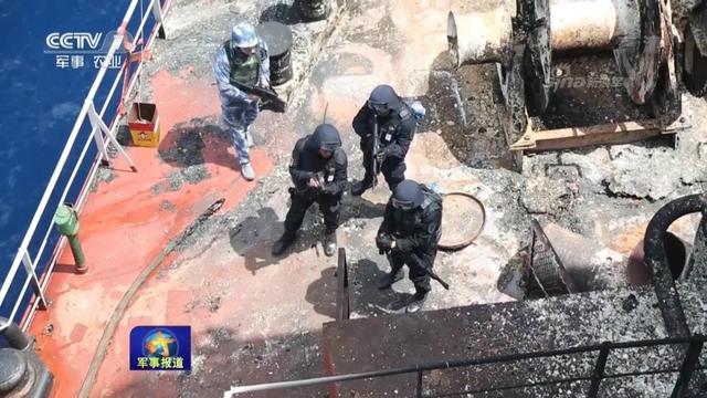 中国海军亚丁湾营救被劫船只!
