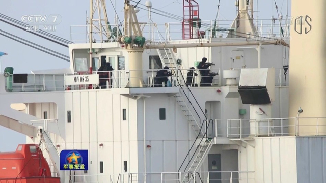 大国风范！中国护航编队在亚丁湾营救被劫船只