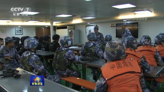 大国风范！中国护航编队在亚丁湾营救被劫船只