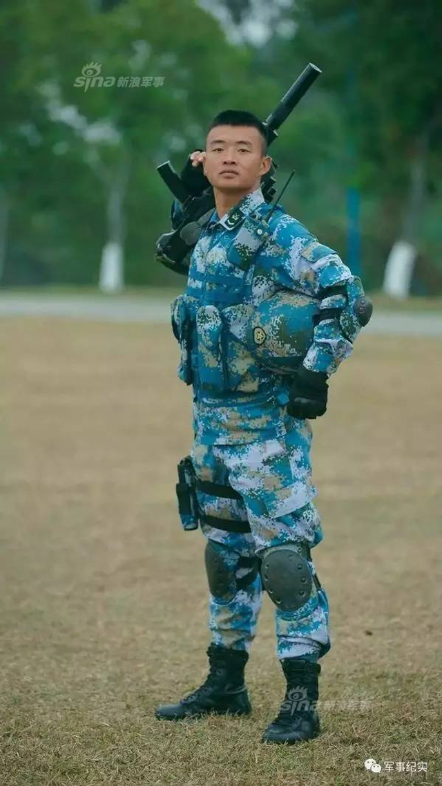 解放军海军陆战队兵王争霸！特种作战不逊美军