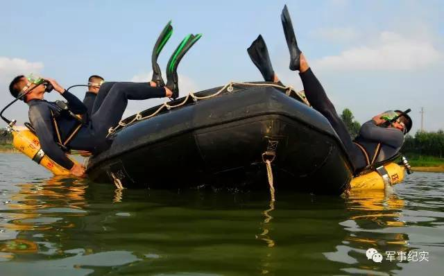 解放军海军陆战队兵王争霸！特种作战不逊美军