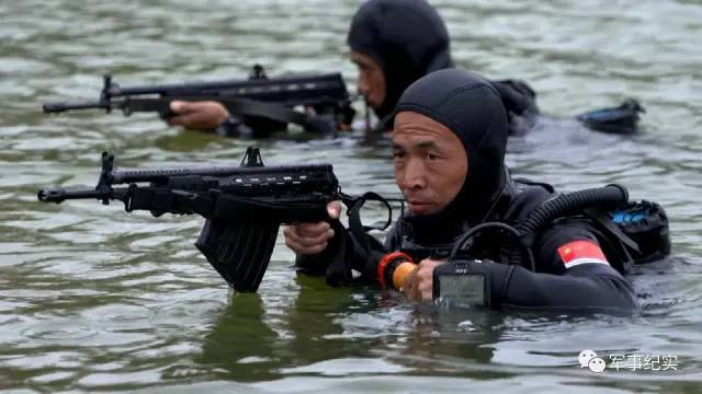 解放军海军陆战队兵王争霸！特种作战不逊美军