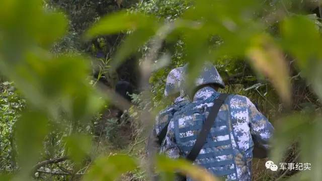 解放军海军陆战队兵王争霸！特种作战不逊美军