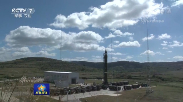 解放军火箭军基地里的杀器！东风21和31真霸气