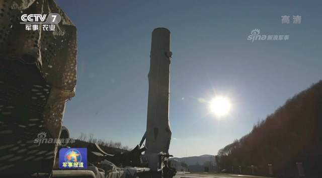 解放军火箭军基地里的杀器！东风21和31真霸气