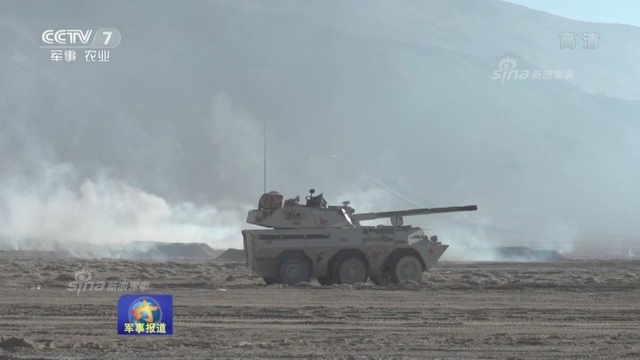 高原上的狼群！解放军PTL02突击炮怒射模拟靶