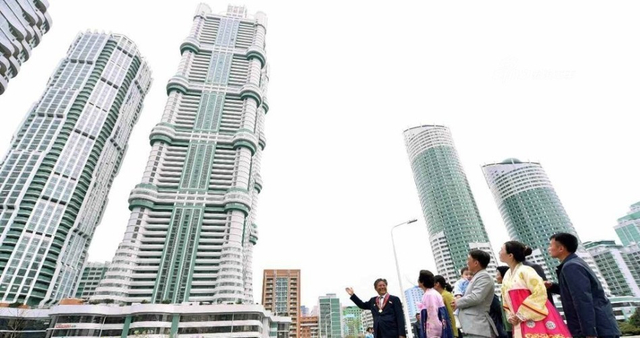 居民入住朝鲜平壤CBD高端免费社区：感动落泪